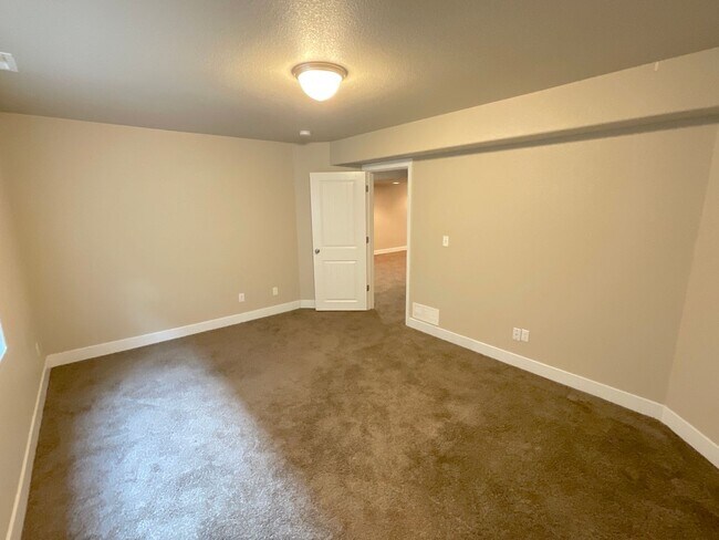 Building Photo - 4 Bedroom Home Available Near Woodmoor Dr ...