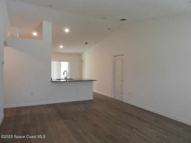 Building Photo - 1650 Wyoming Dr SE