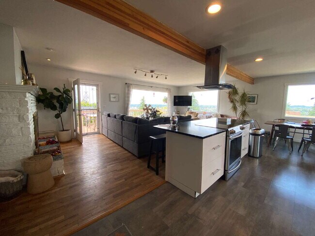 Building Photo - Spectacular Panoramic View at this 5-bed, ...