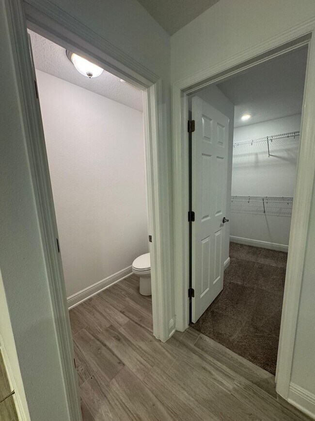 Building Photo - Spacious 5-Bedroom Riverview Home