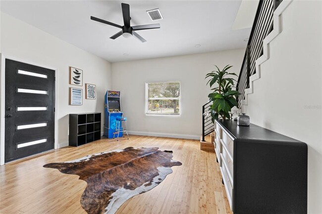 Building Photo - 680 25th Ave S