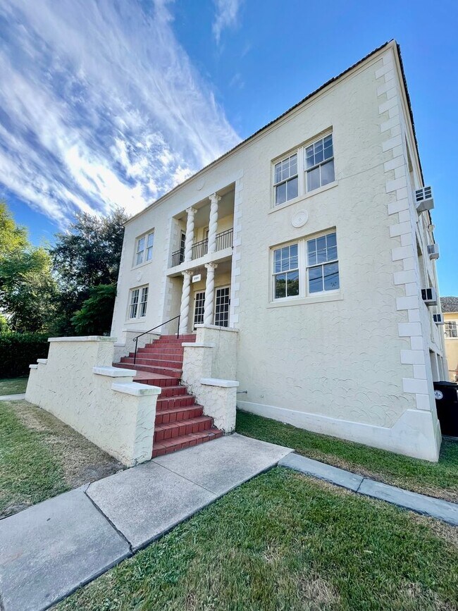 Primary Photo - 2bd/1ba Conveniently Next to Loyola and Tu...