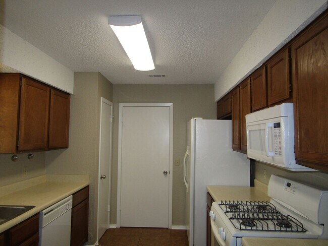 Building Photo - 7612 Islander Dr