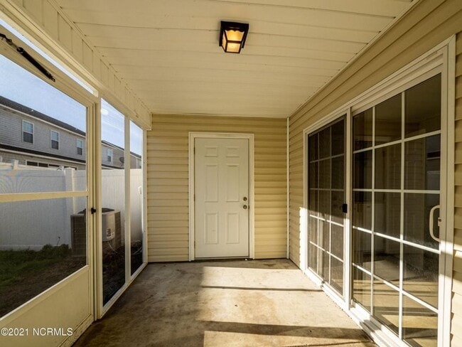 Building Photo - Townhouse Coming Soon!