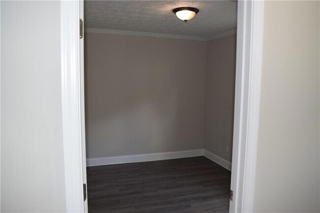 Building Photo - 227 Goshen Ln