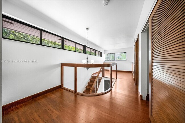 Building Photo - 511 Vittorio Ave