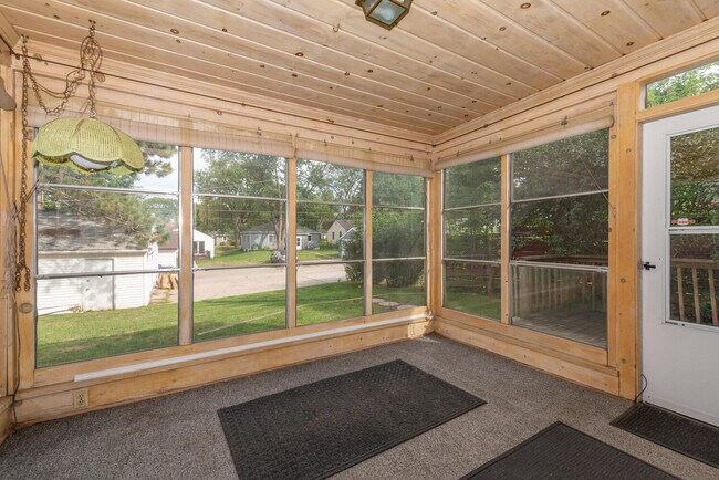 Building Photo - 6825 Xerxes Ave S