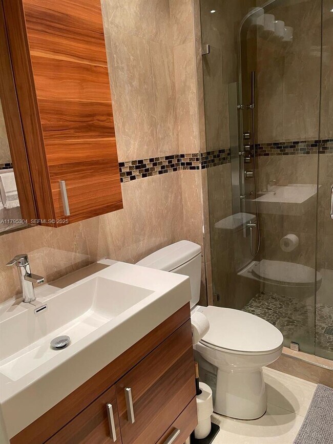 Building Photo - 100 Bayview Dr