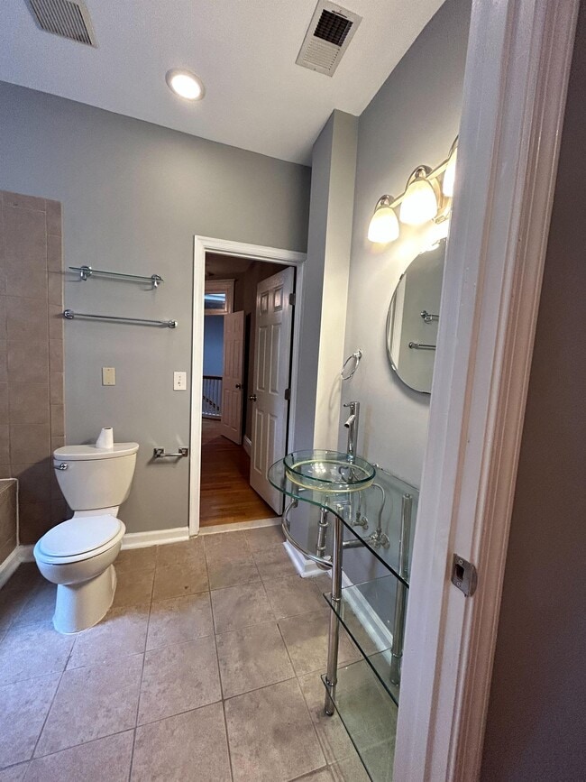 Building Photo - 1437 E Capitol St SE