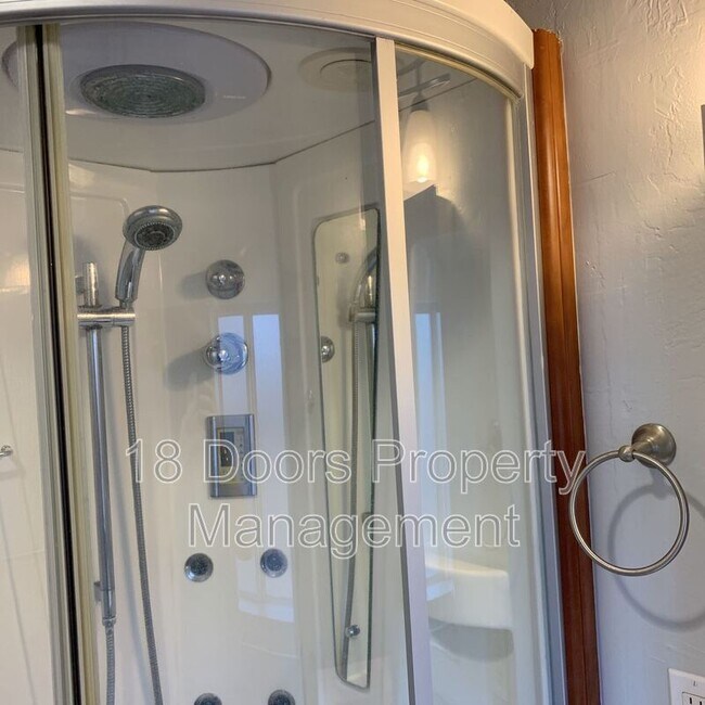 Building Photo - 5169 Tipton St