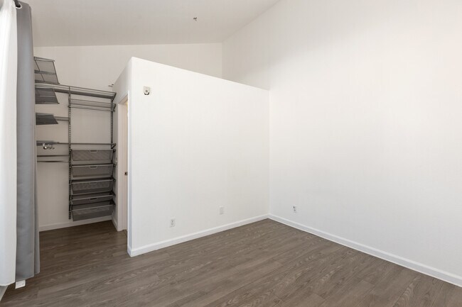Building Photo - 908 G St