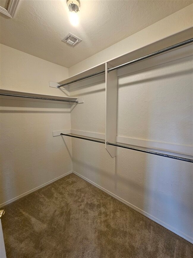 Building Photo - 6605 NW Willow Tree Cir