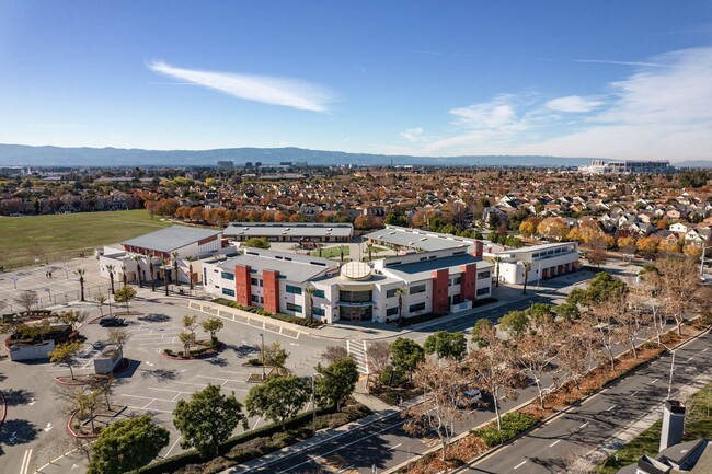 Building Photo - CORNER TOWNHOME IN MISSION GARDENS WALK-UP...