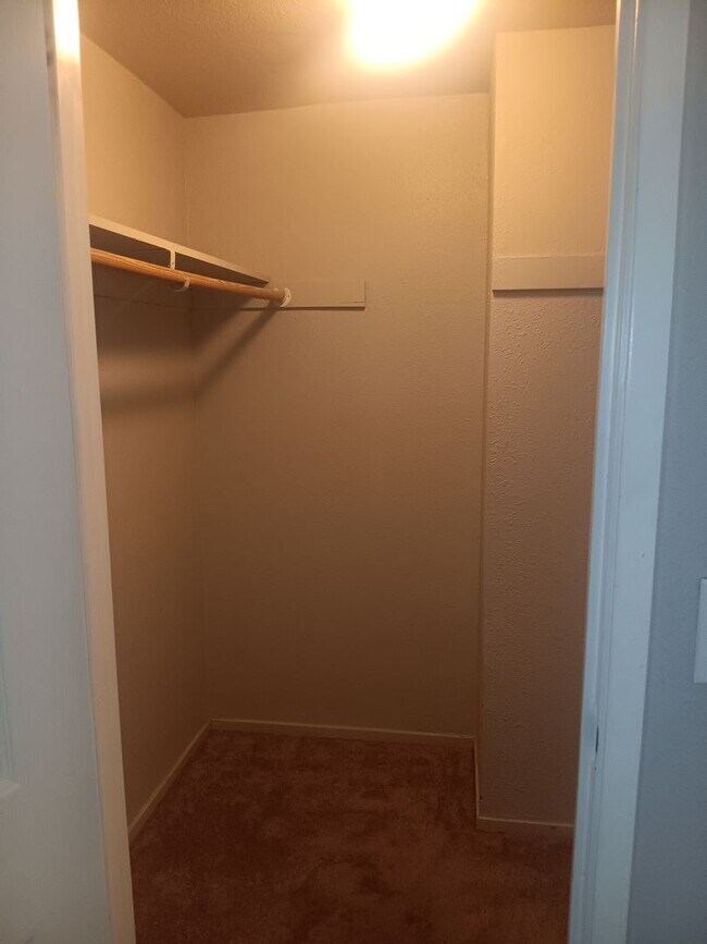 Building Photo - ADORABLE 1 BED/1 BATH/ 1 CAR