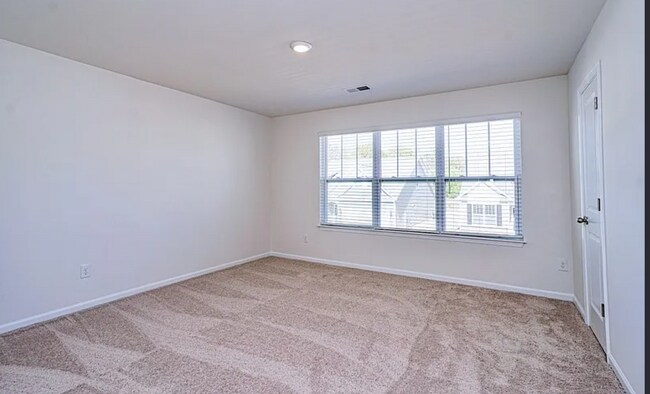 Building Photo - 202 Yellow Fox Rd