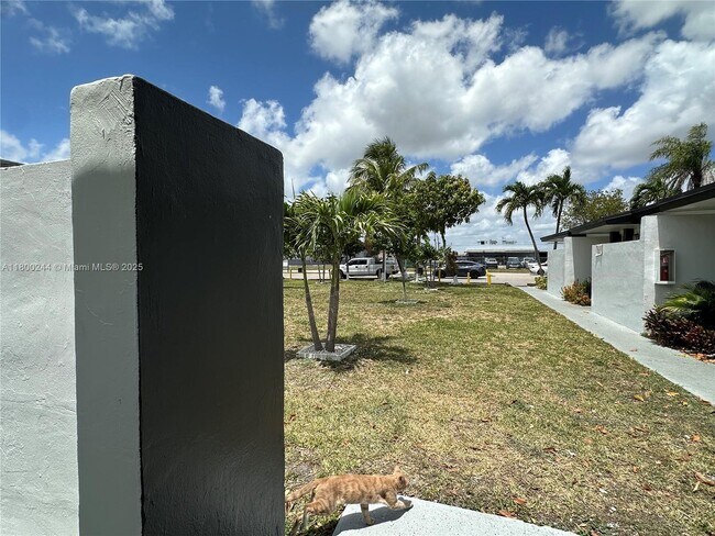 Building Photo - 6032 SW 25th St
