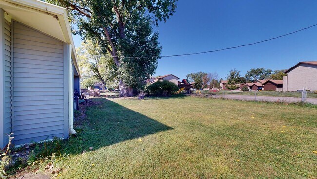 Building Photo - So Affordable and So Cute!