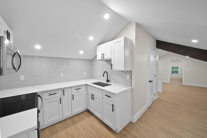 Building Photo - 71 Dreamland Park Dr
