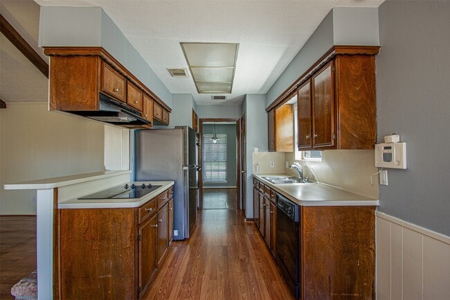 Building Photo - 9710 Springmont Dr