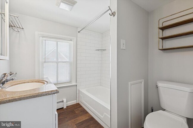 Building Photo - 371 W Main St