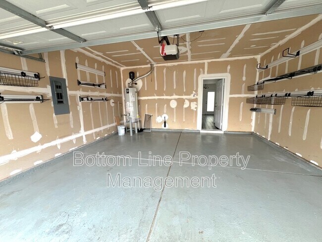 Building Photo - 702 Perth Dr