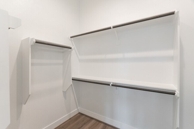 Building Photo - 10726 Pine Pink
