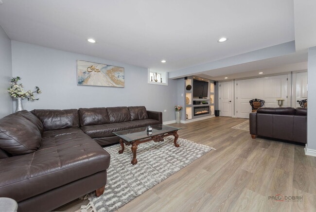 Building Photo - 7630 N Oleander Ave
