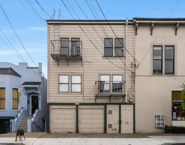 Building Photo - Newly remodeled top floor, pet friendly 1B...