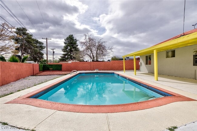 Building Photo - 3008 Lawndale St