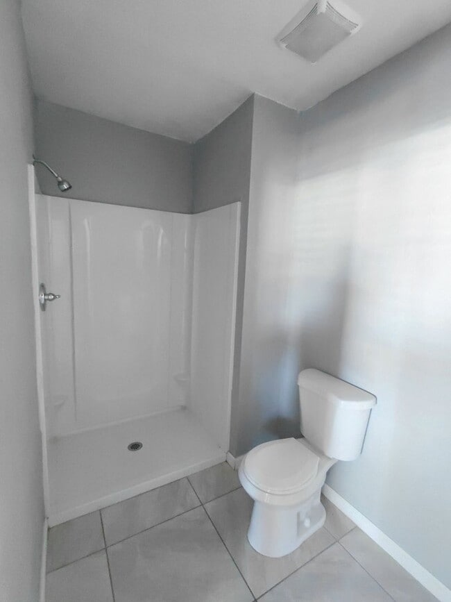 Building Photo - Spacious & Modern Studio for Rent in Calex...