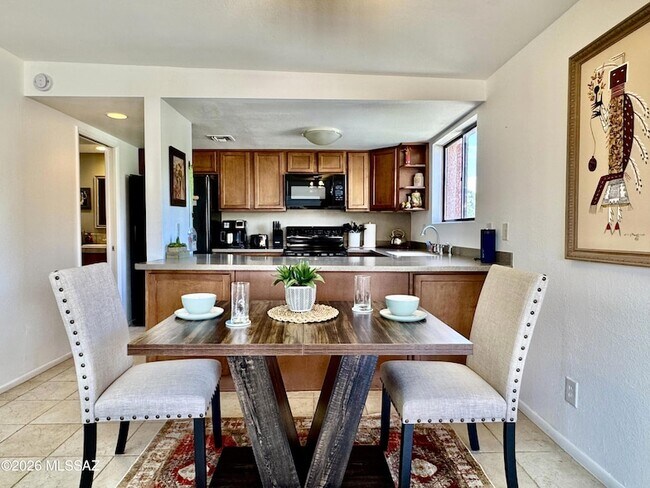 Building Photo - 5051 N Sabino Canyon Rd