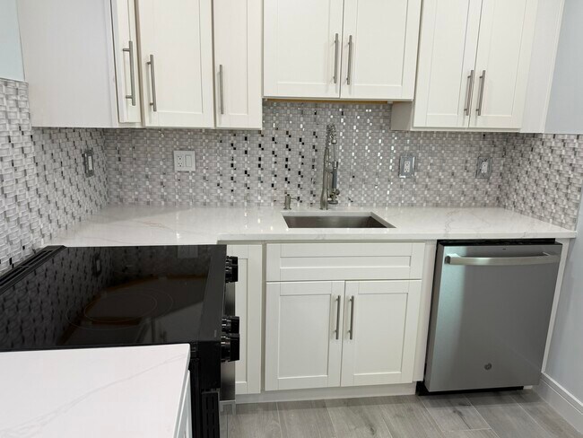 Building Photo - 216 Normandy Ln