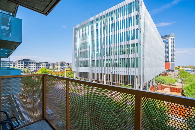 Building Photo - 888 N 4th St