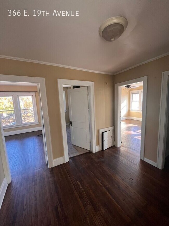 Building Photo - 366 E 19th Ave