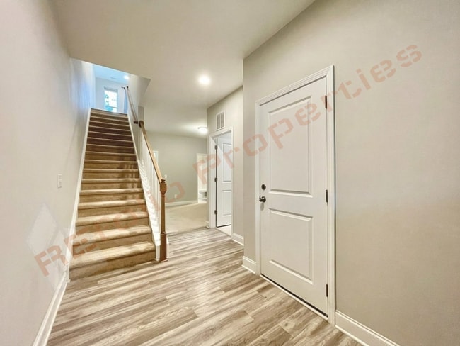 Building Photo - 139 Manordale Dr
