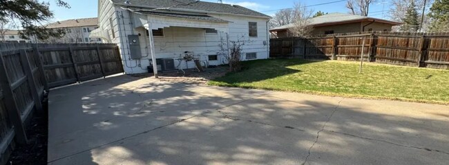 Building Photo - 2308 6th Ave