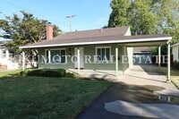 Building Photo - 2 bedrooms, 1 bath, Large 2 car garage & carport