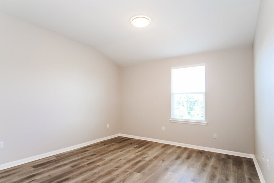 Building Photo - 388 Musgrav