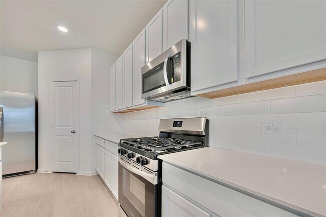 Building Photo - 26415 Virginia Wild Rye Ln