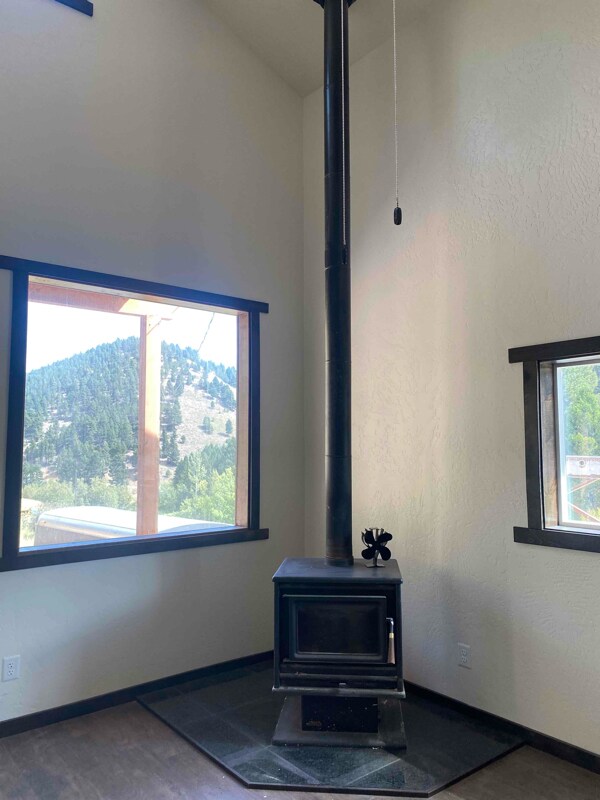 Building Photo - 38 Picnic Gulch Rd