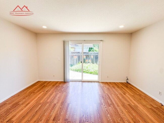 Building Photo - 1535 Albatross Dr