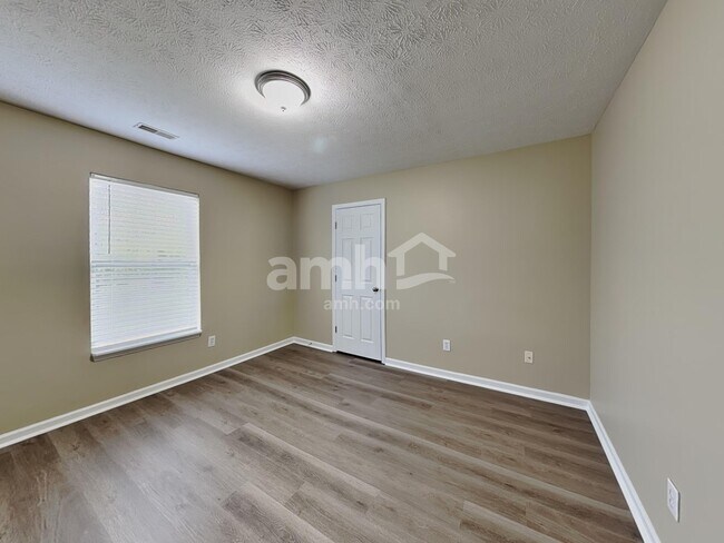 Building Photo - 7924 Valley Trace Ln