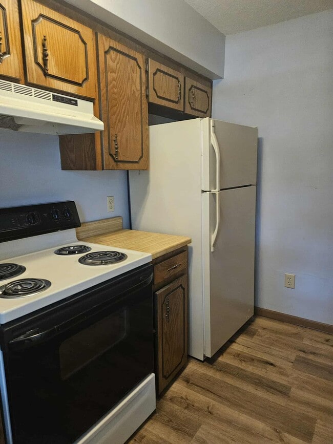 Building Photo - 403 Country Villa Ln