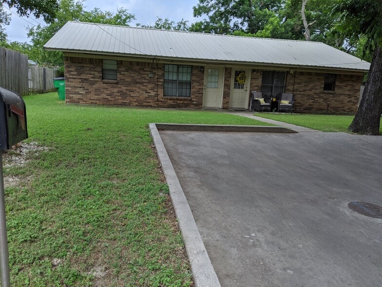 Building Photo - 517 N Clements St