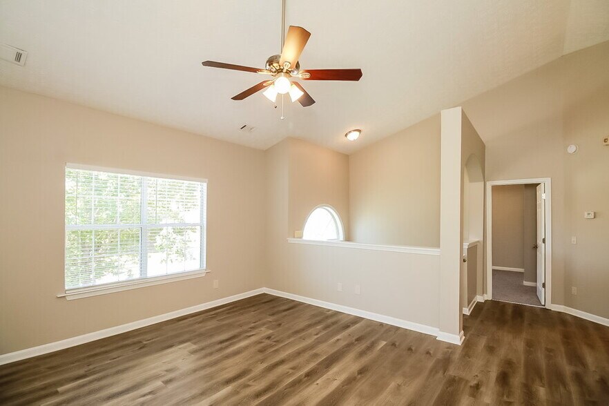 Building Photo - 4420 Roche St