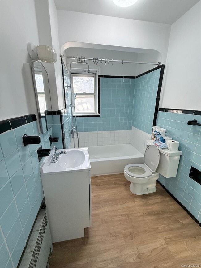 Building Photo - 165-25 Union Tpke