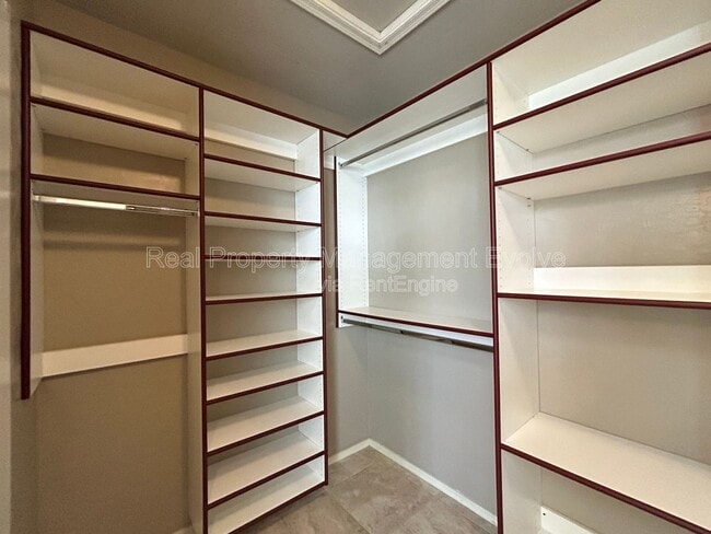 Building Photo - 774 E Maria Ln