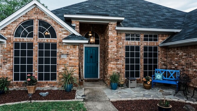 Building Photo - 3 Bedroom 2 Baths 2000 sq/ft in Stockwell