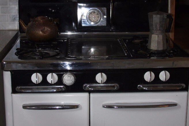 okeefe and merritt stove - 3028 8th Ave