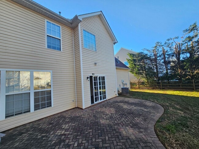 Building Photo - Cute Home in Great North Charlotte Community